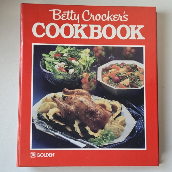 VTG 1986 Betty Crocker's Cookbook Binder,  Full Color Recipe Photos, 400+ Pages - Picture 1 of 12